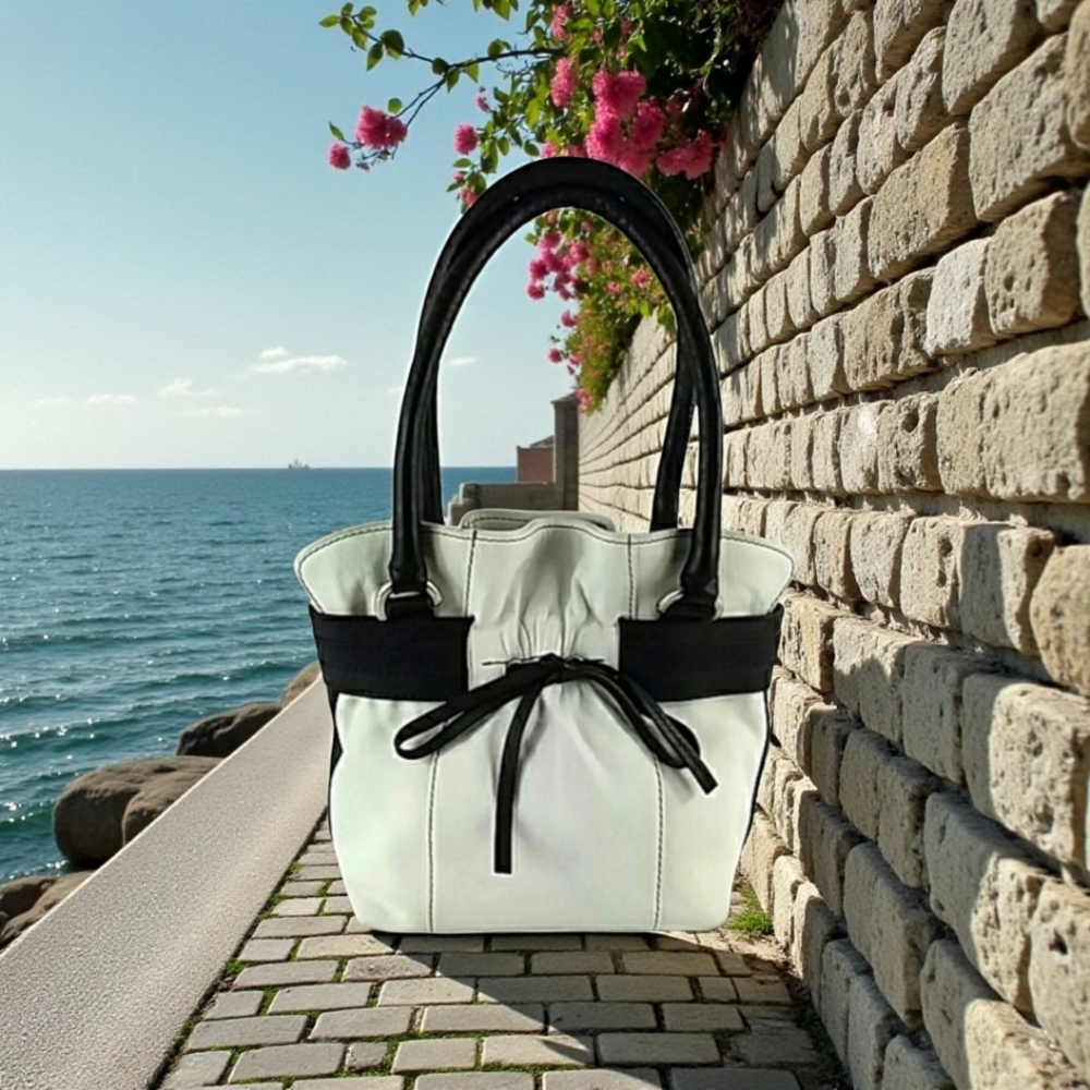 🎉 HOST PICK 🎉 ITALIAN LEATHER MINI BAG HANDLE CARRY BLACK & WHITE